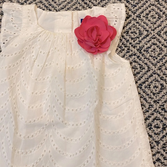 🎉 EUC! 🎉 Janie and Jack 6-12M White Scalloped Dress with Pink Rose. Worn once. - Picture 2 of 5